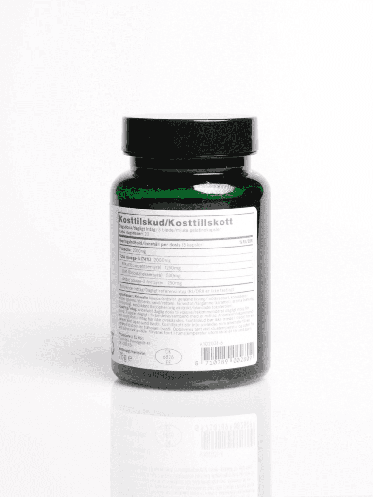 Grüne Flasche mit schwarzem Deckel und Rückseitenetikett mit Nährwertangaben zu Omega-3-Fischöl