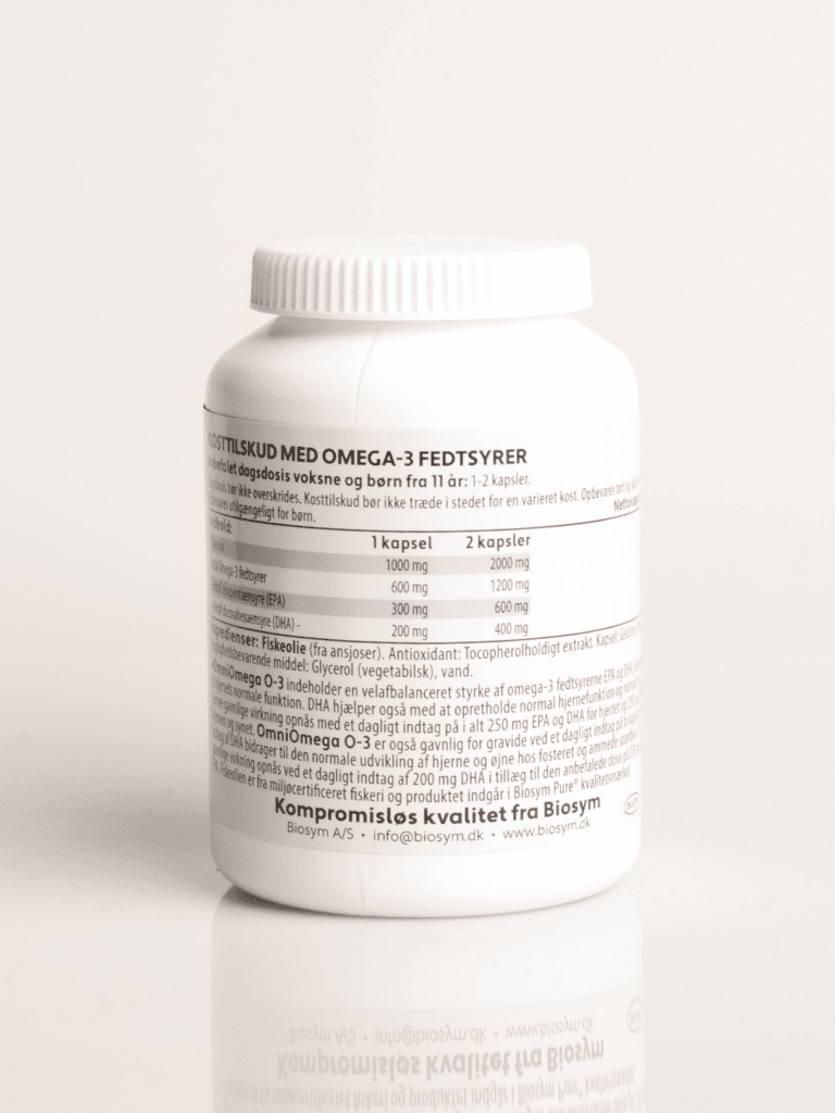 Weiße Dose mit Omega-3-Etikett und Nährwerttabelle vor hellem Hintergrund