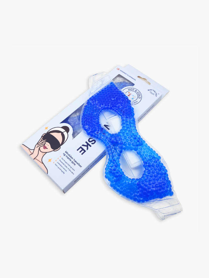 Blaue Gel-Augenmaske mit Kühl- und Wärme-Gelperlen auf weißer Verpackung mit Illustrationsgrafik